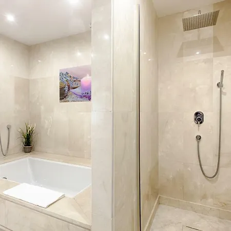 Hanami Alcazaba Penthouse アパート エステポナ