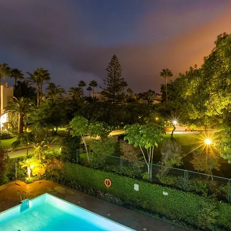 Hanami Alcazaba Penthouse アパート エステポナ